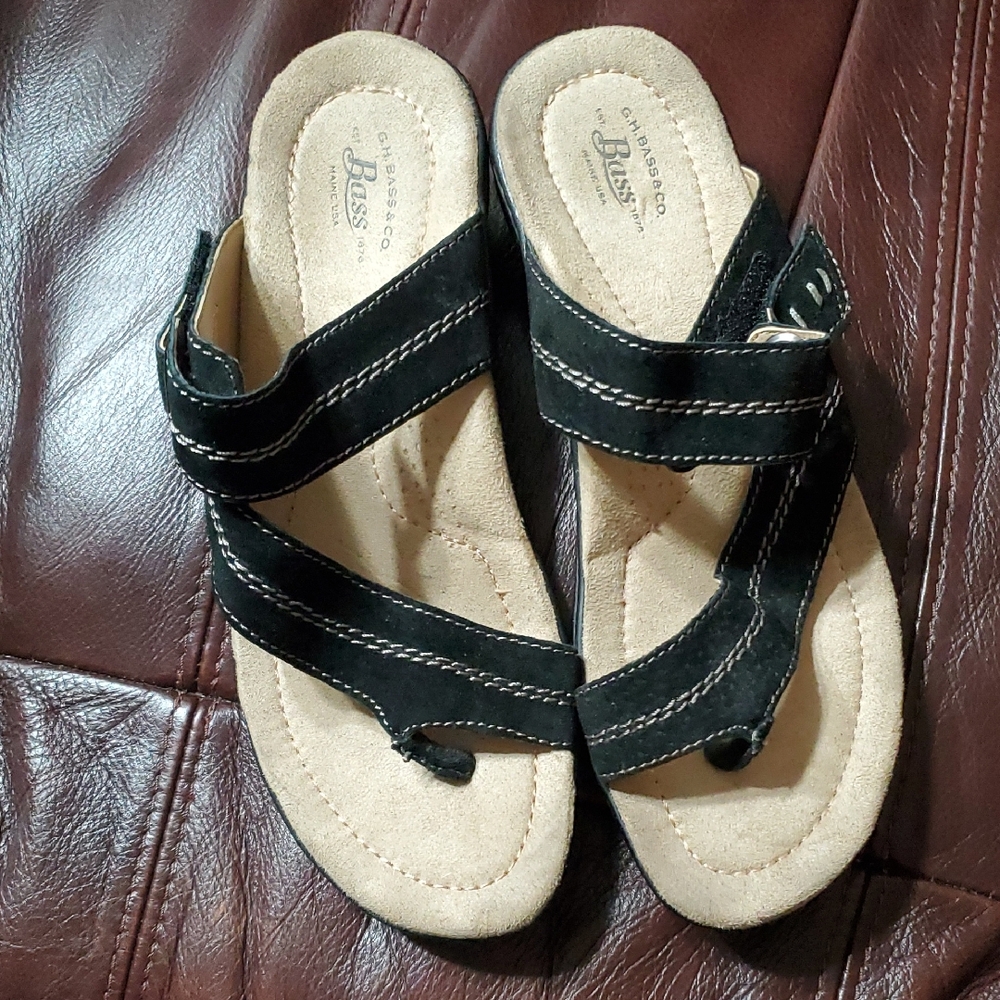 Bass Women's Black and Tan Sandals